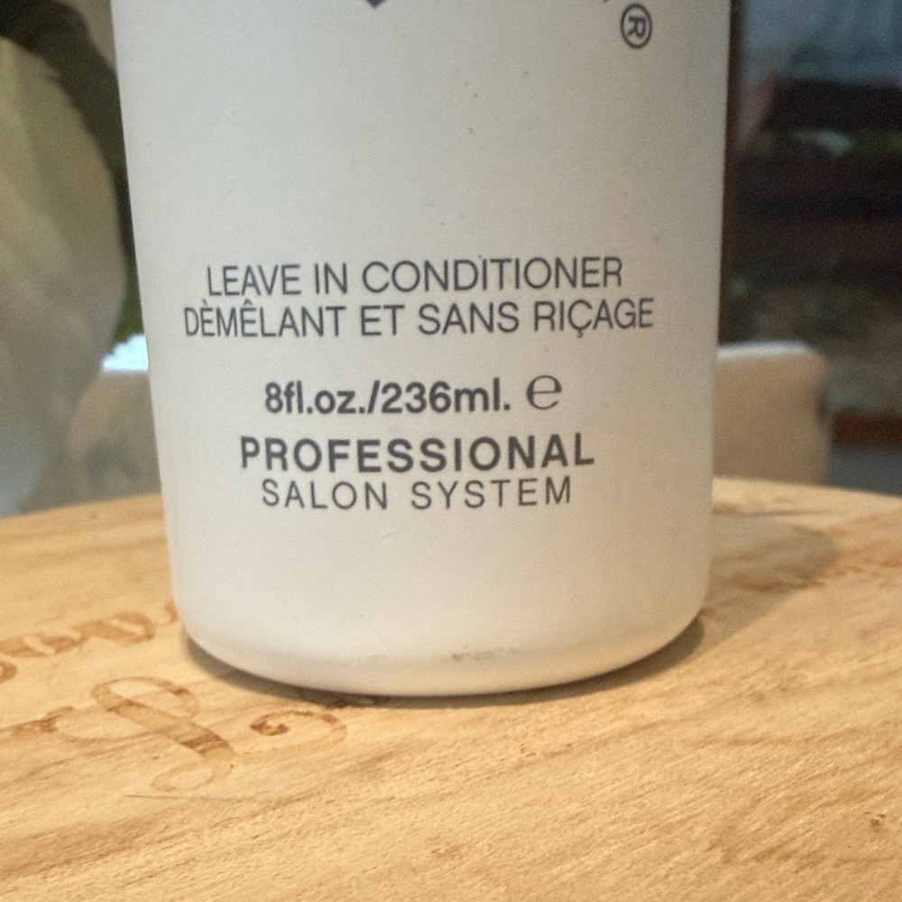 UNITE 7SECONDS Detangler Leave-In Conditioner 8 fl oz - Picture 3 of 6